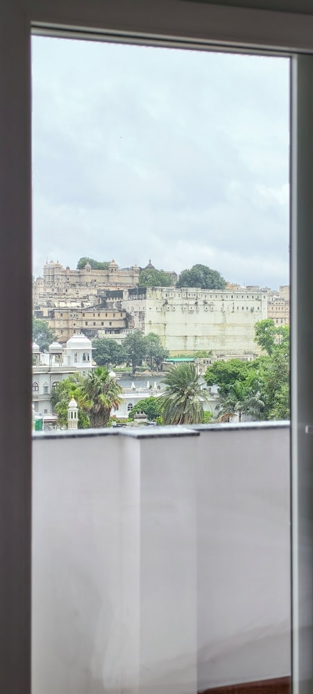 hotel lake star bistro