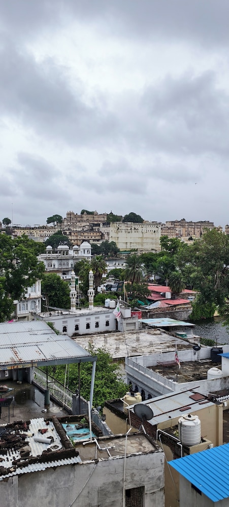 hotel lake star bistro