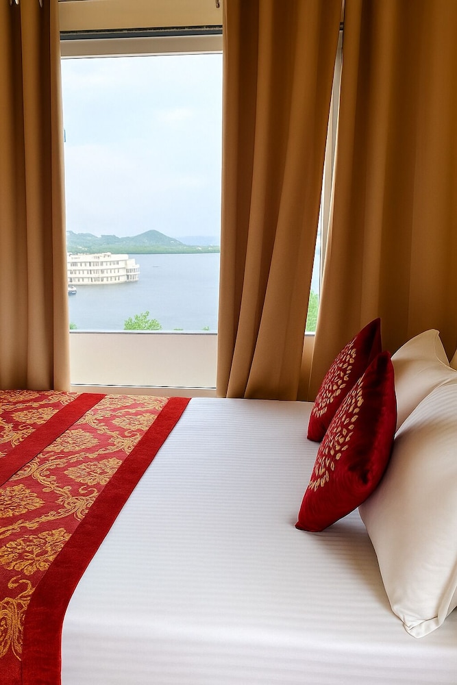 hotel lake star bistro