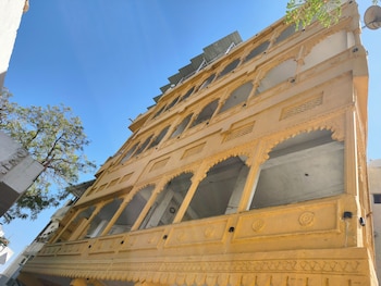 hotel lake star bistro