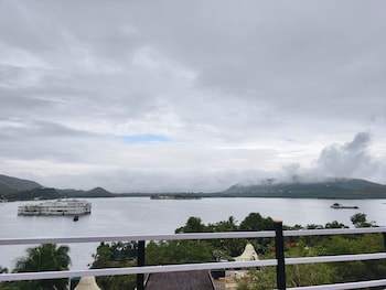 hotel lake star bistro