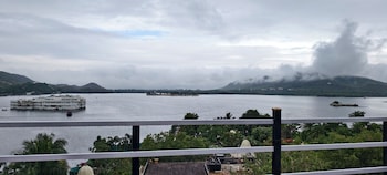 hotel lake star bistro