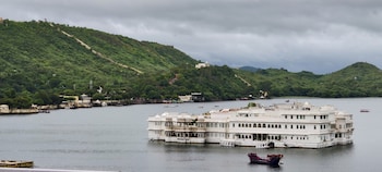 hotel lake star bistro