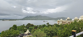 hotel lake star bistro