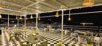 hotel lake star bistro