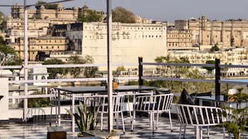 hotel lake star bistro