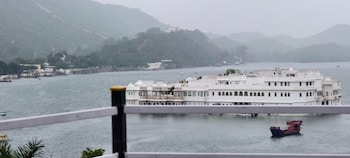 hotel lake star bistro