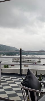 hotel lake star bistro