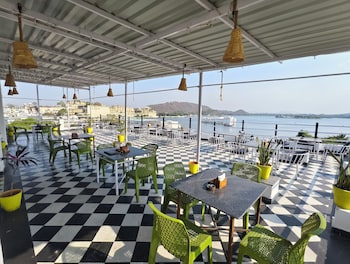 hotel lake star bistro