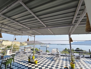 hotel lake star bistro