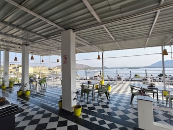 hotel lake star bistro