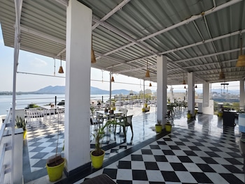 hotel lake star bistro