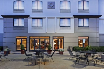 comfort inn and suites irving las colinas dfw