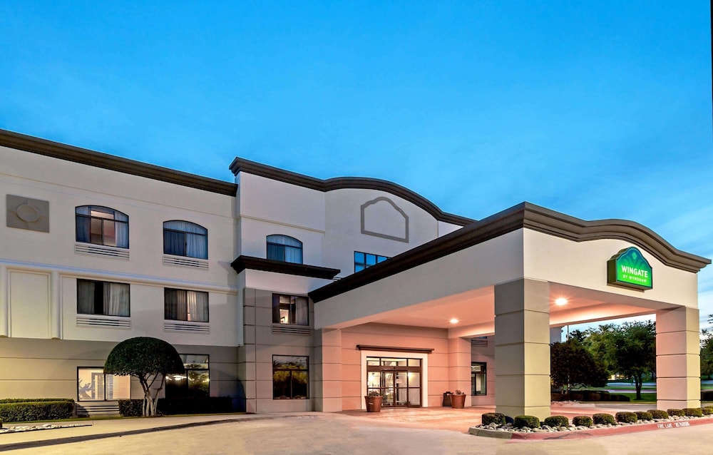 comfort inn and suites irving las colinas dfw