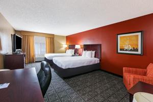 comfort inn and suites irving las colinas dfw