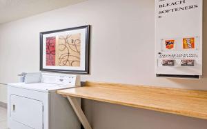 comfort inn and suites irving las colinas dfw