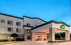 comfort inn and suites irving las colinas dfw