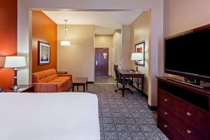 comfort inn and suites irving las colinas dfw
