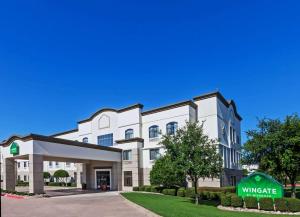comfort inn and suites irving las colinas dfw