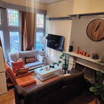 Charming Victorian Apartment In Central Wolverhampton,,2 star
