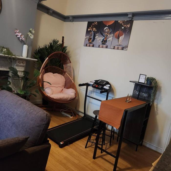 charming victorian apartment in central wolverhampton