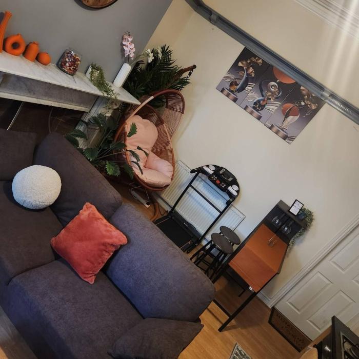 charming victorian apartment in central wolverhampton