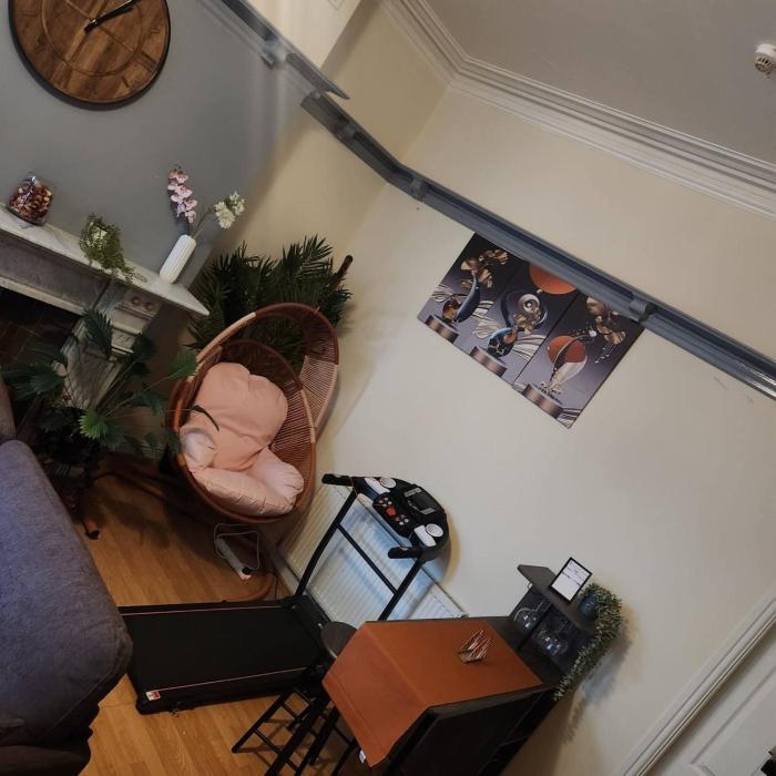 charming victorian apartment in central wolverhampton