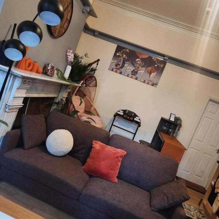 charming victorian apartment in central wolverhampton