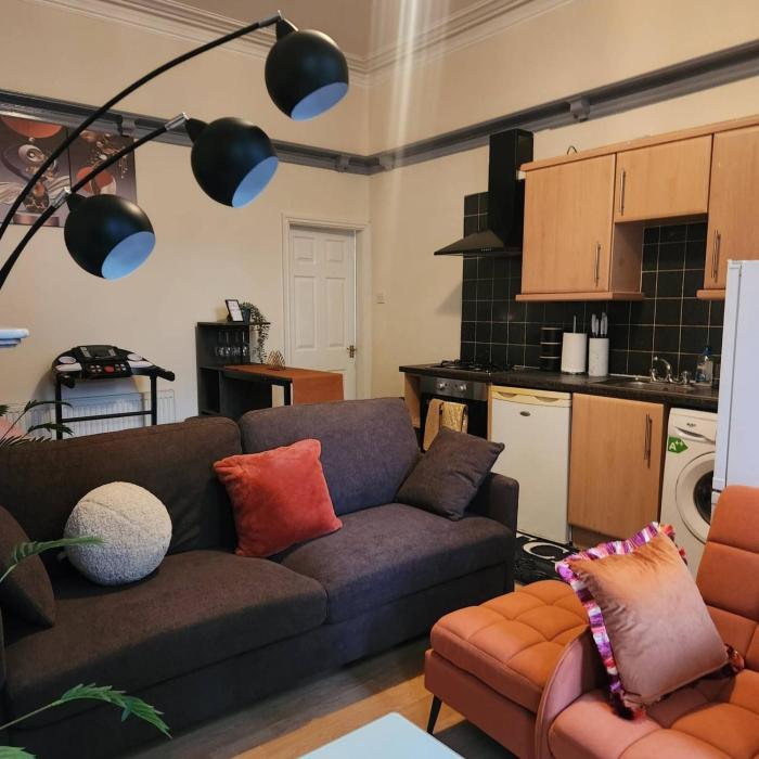 charming victorian apartment in central wolverhampton