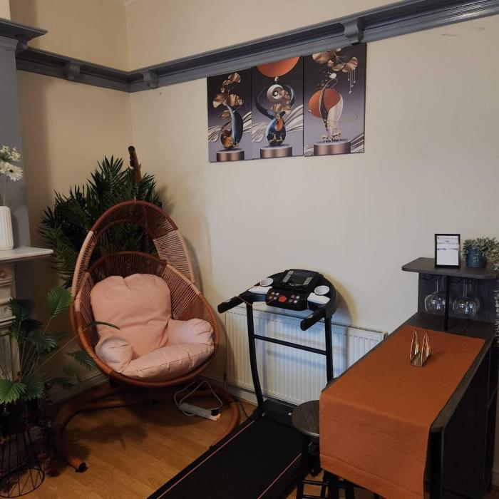 charming victorian apartment in central wolverhampton