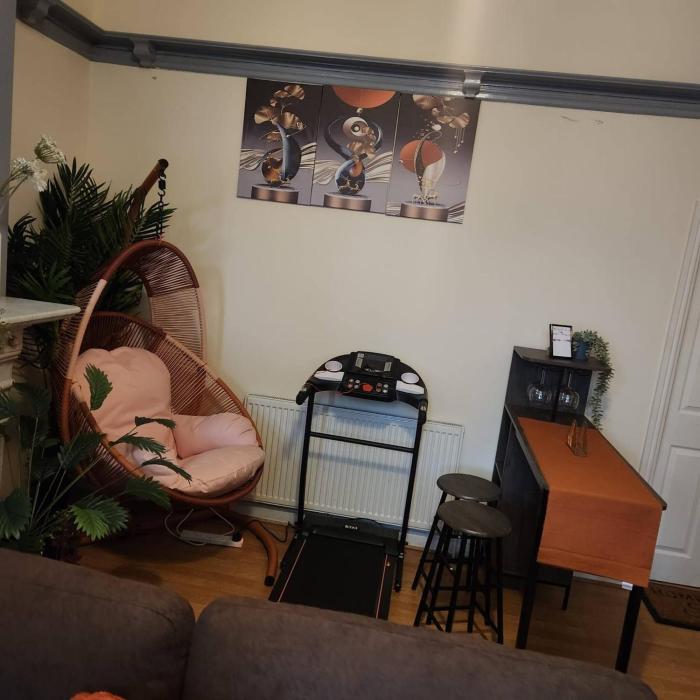 charming victorian apartment in central wolverhampton