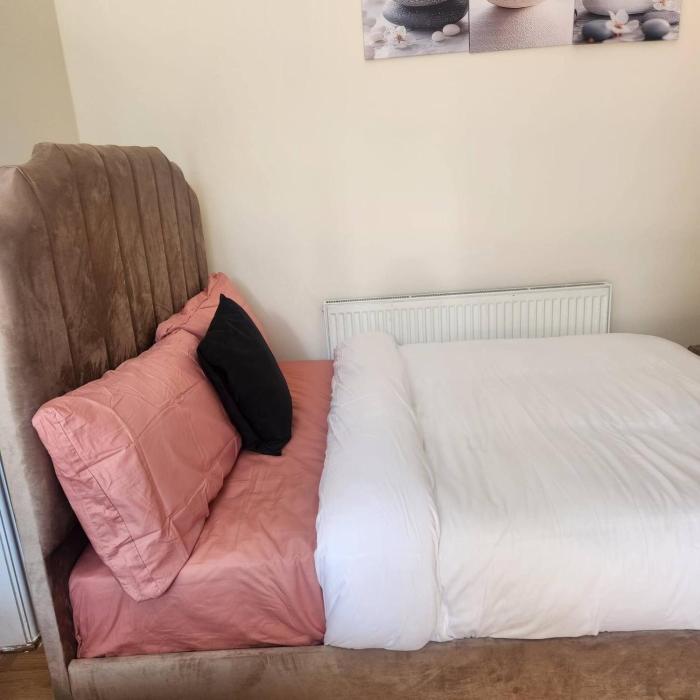 charming victorian apartment in central wolverhampton