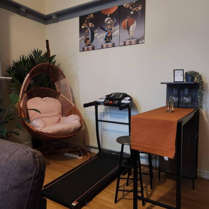 charming victorian apartment in central wolverhampton