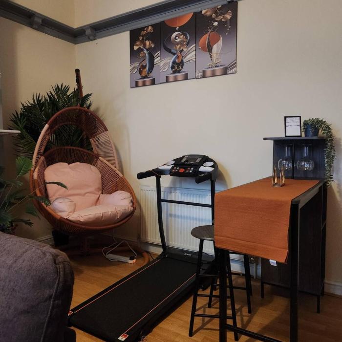 charming victorian apartment in central wolverhampton