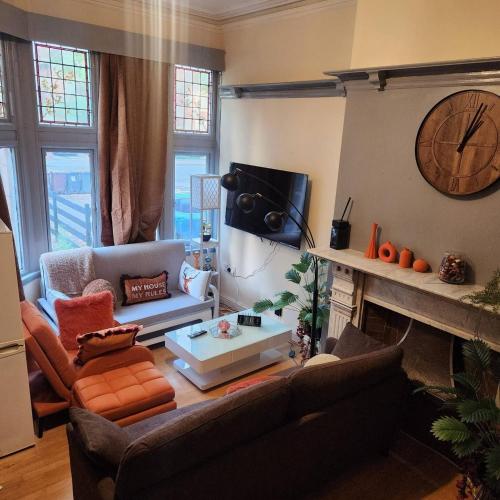 Charming Victorian Apartment In Central Wolverhampton,,2 star