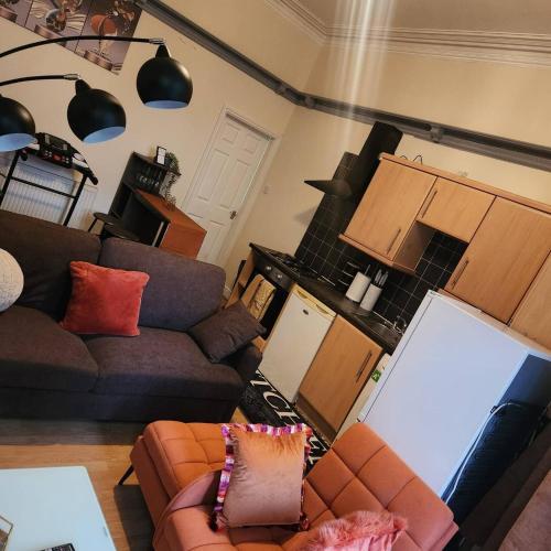 charming victorian apartment in central wolverhampton