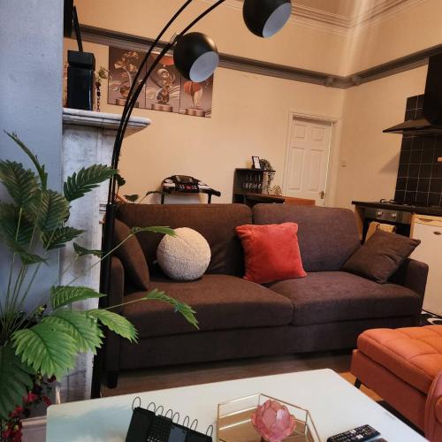 charming victorian apartment in central wolverhampton