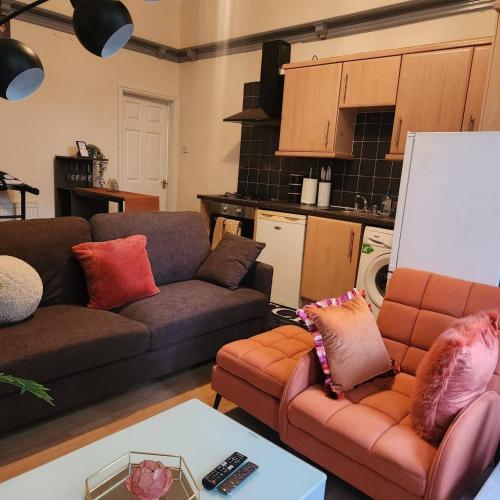 charming victorian apartment in central wolverhampton