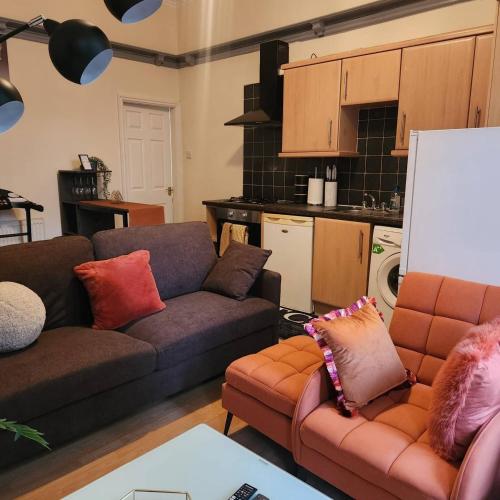 charming victorian apartment in central wolverhampton