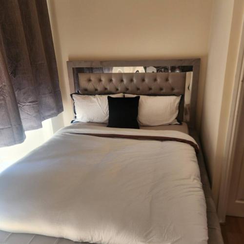 charming victorian apartment in central wolverhampton