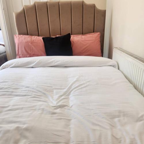 charming victorian apartment in central wolverhampton