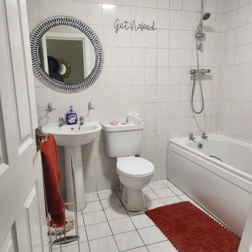 charming victorian apartment in central wolverhampton