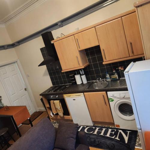 charming victorian apartment in central wolverhampton