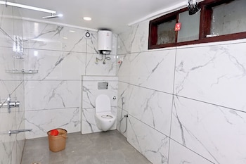 hotel golden by admire stay