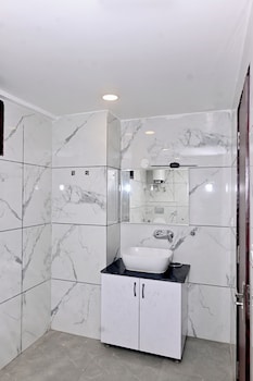 hotel golden by admire stay