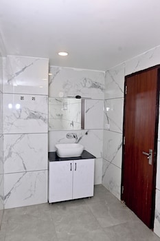 hotel golden by admire stay