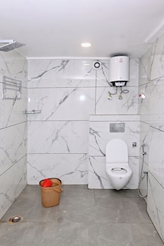 hotel golden by admire stay