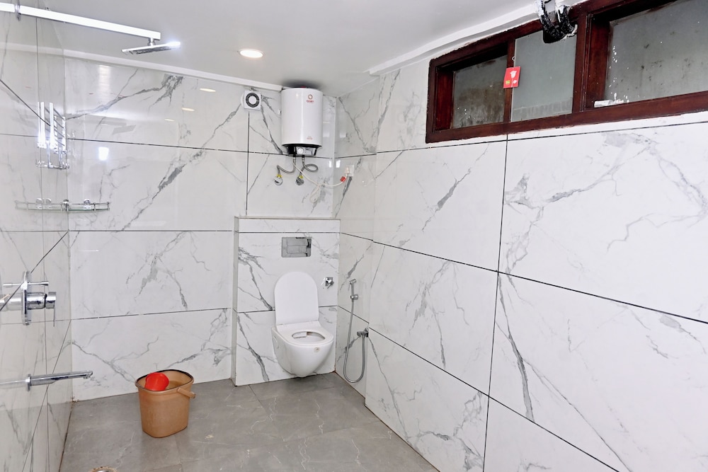 hotel golden by admire stay