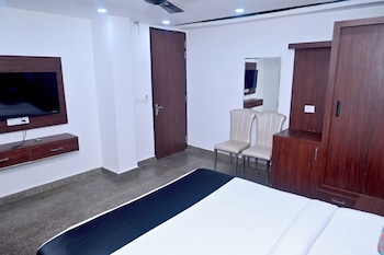 hotel golden by admire stay