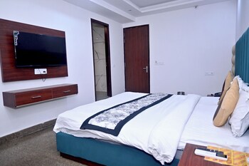 hotel golden by admire stay